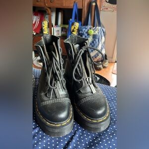 Platform Dr Martens with Zipper